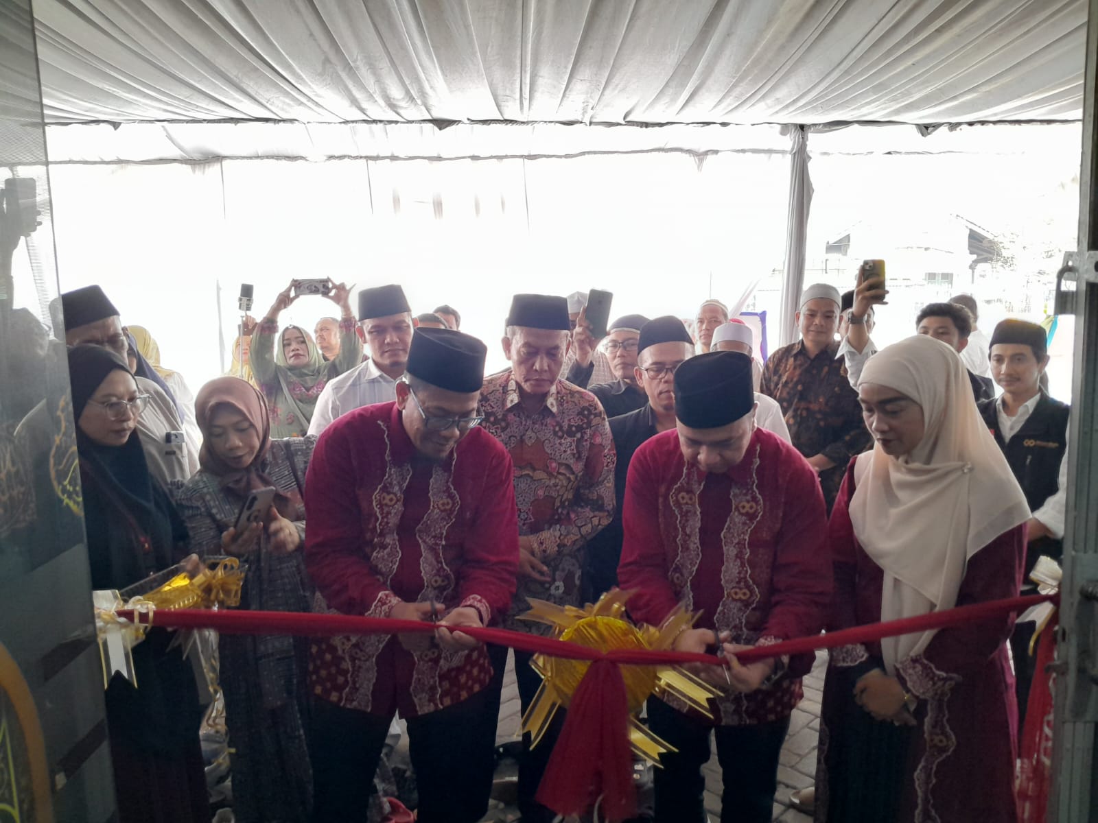 RESPON POSITIF KEMENTERIAN HAJI DAN UMROH MENARA WISATA BUKA KANTOR OPERASIONAL DI CIREBON.